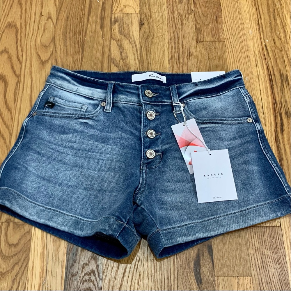 NWT KANCAN BUTTON FLY SHORTS IN SIZE LARGE